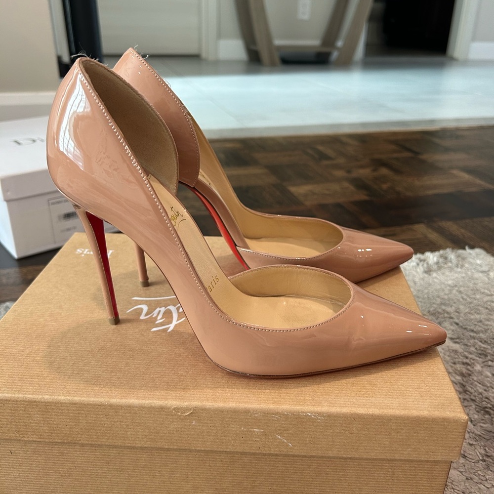 Louboutin iriza shoe - size 39